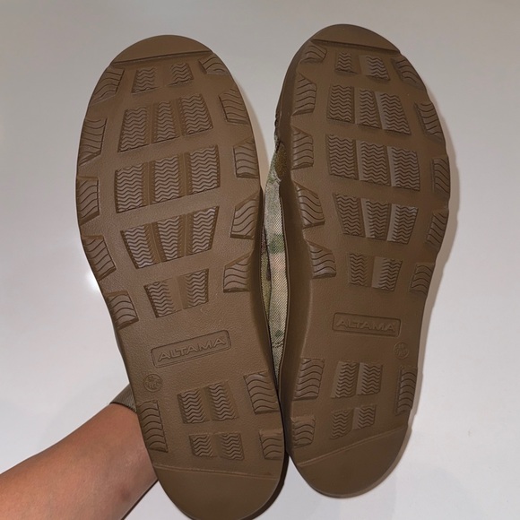 Altama Maritime Assault Low boots in a MultiCam camouflage pattern. Size 9.5W - Picture 9 of 9